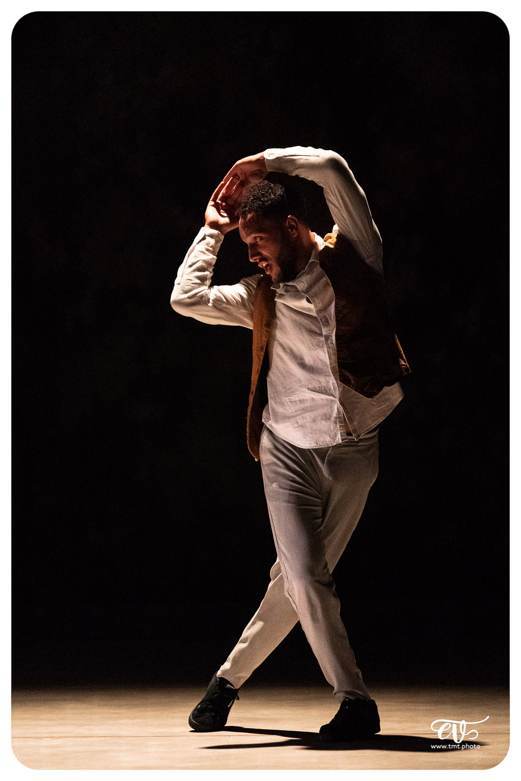 SUR LE FIL (CIE PYRAMID)